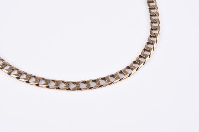 Lot 90 - A yellow metal faceted curb link chain necklace