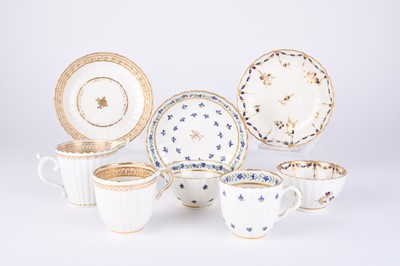 Lot 367 - A small group of Caughley gilt, white and cobalt porcelain, 18th century