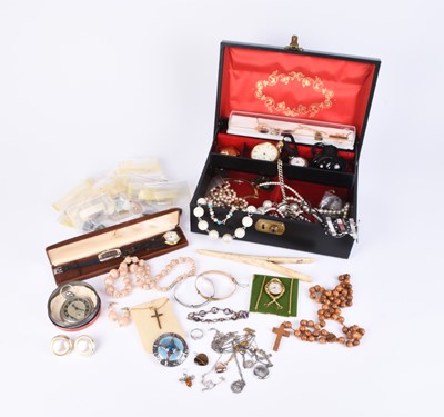 Lot 111 - A large collection of jewellery, costume jewellery and watches