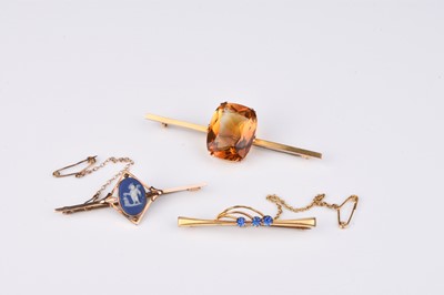 Lot 153 - Three bar brooches