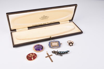 Lot 183 - A small collection of jewellery