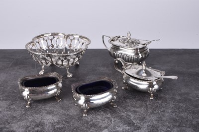 Lot 39 - A small collection of silver