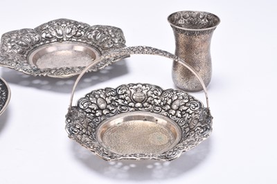 Lot 18 - A collection of white metal