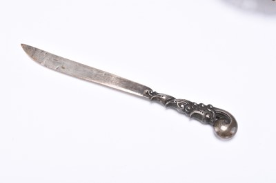 Lot 18 - A collection of white metal