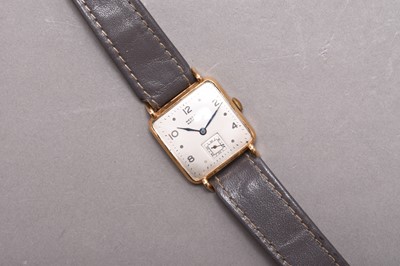 Lot 282 - West End Watch Co: A gentleman's 18ct gold wristwatch