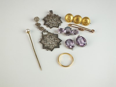 Lot 346 - A small collection of jewellery