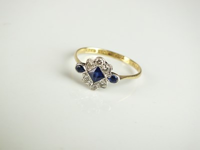 Lot 196 - A diamond and sapphire set ring