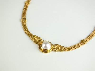 Lot 204 - A yellow metal Mabe pearl set necklace