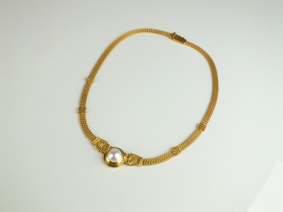 Lot 204 - A yellow metal Mabe pearl set necklace