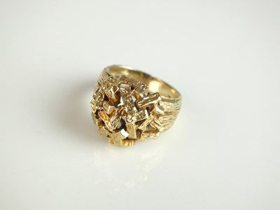 Lot 167 - A 9ct gold abstract dress ring