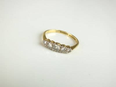 Lot 144 - A graduated five stone diamond ring