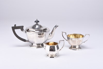 Lot 29 - An Edwardian three piece silver tea service