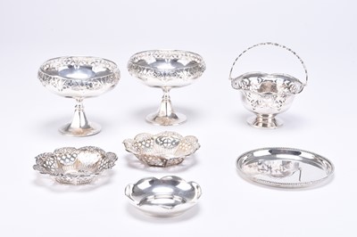 Lot 54 - A small collection of silver and white metal