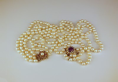 Lot 340 - Two cultured pearl necklaces