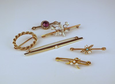 Lot 350 - A collection of six bar brooches