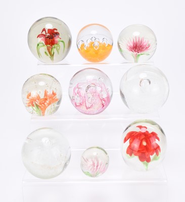 Lot 200 - A collection of vintage and modern decorative paperweights