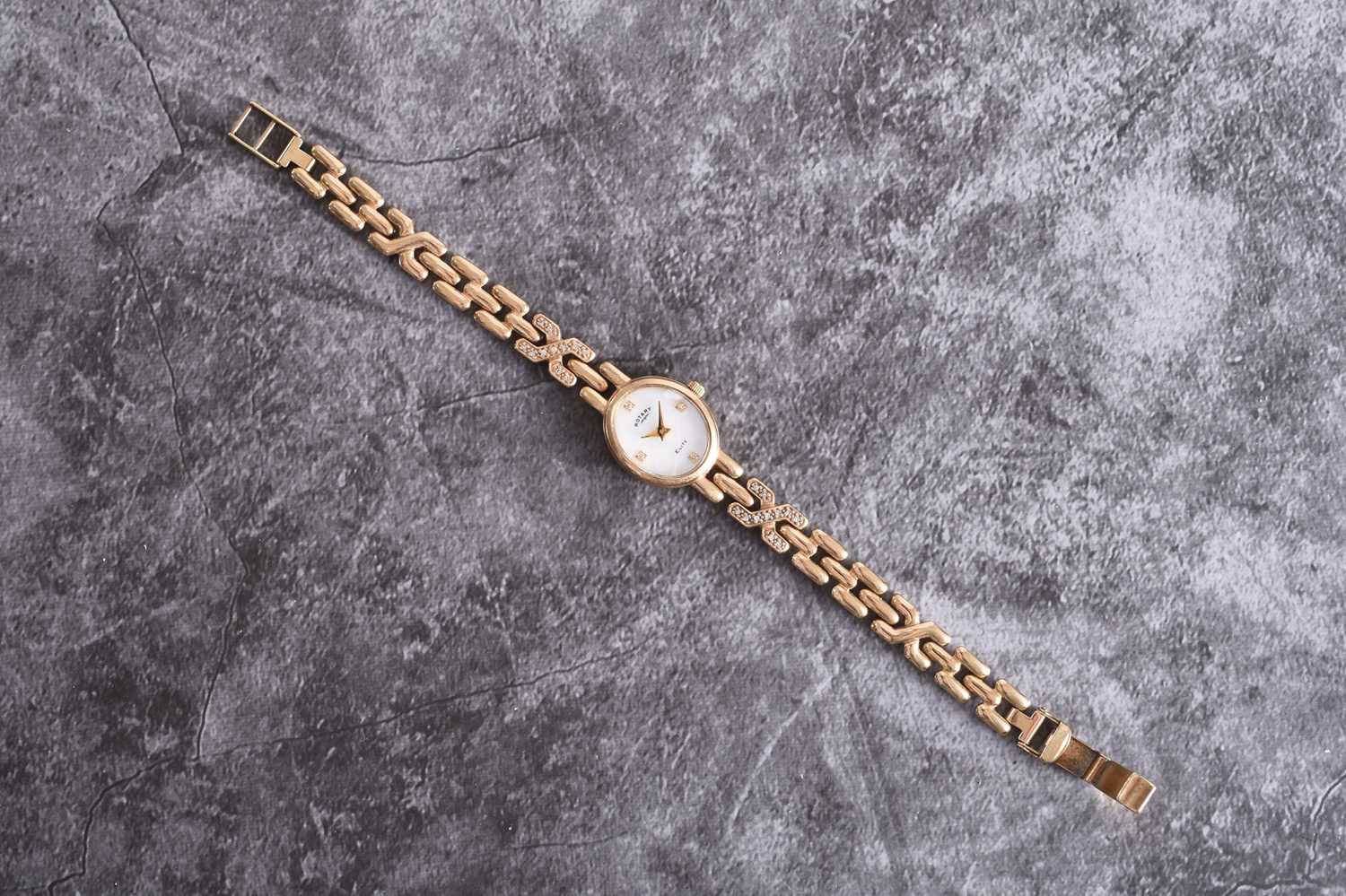 Lot 370 - Rotary: A lady's 9ct gold Elite bracelet watch