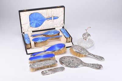 Lot 116 - A collection of silver mounted dressing table wares