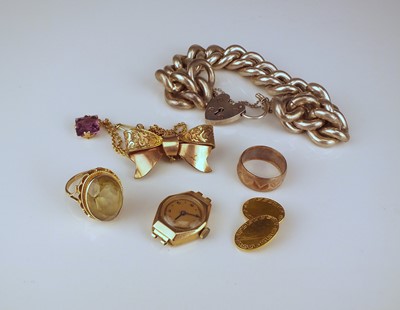 Lot 174 - A small collection of jewellery