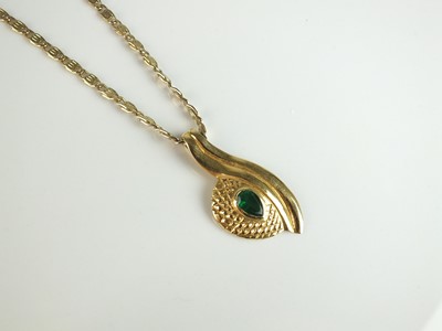 Lot 335 - A yellow metal emerald set pendant