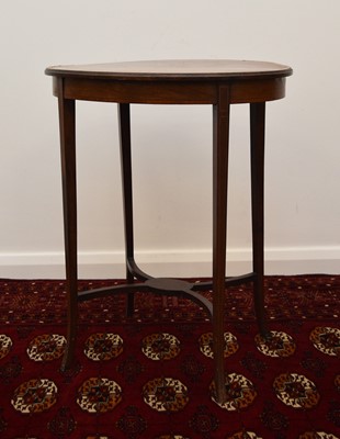 Lot 375 - An Edwardian mahogany occasional table