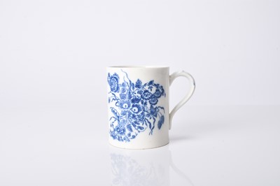 Lot 20 - A Caughley 'Bouquets' mug, circa 1780-85