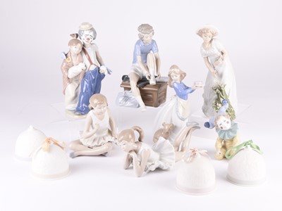 Lot 113 - A group of Nao, Lladro and Nadal porcelain