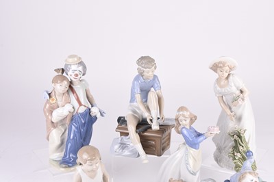 Lot 113 - A group of Nao, Lladro and Nadal porcelain