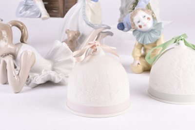 Lot 113 - A group of Nao, Lladro and Nadal porcelain