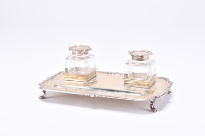 Lot 71 - An Edwardian silver inkstand