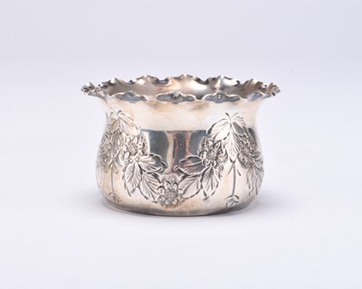 Lot 8 - A small collection of silver