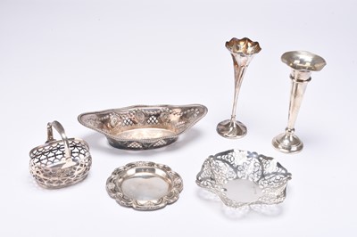 Lot 111 - A small collection of silver