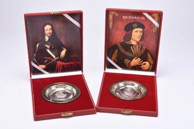 Lot 44 - A set of five cased 'Royal Lineage' series silver Armada dishes