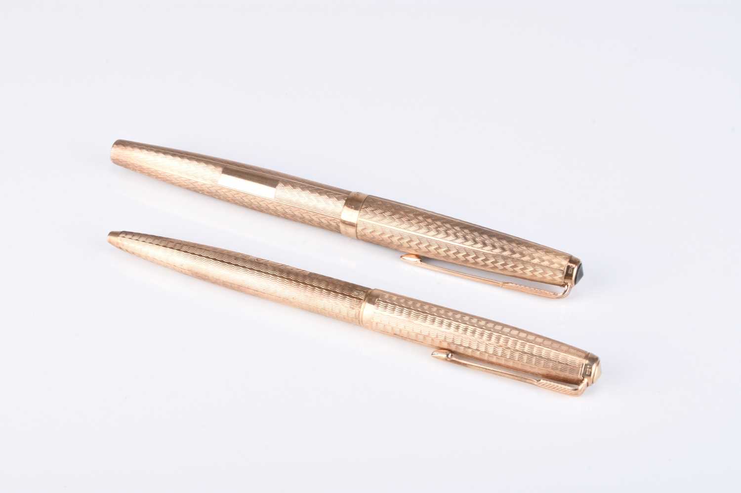 Lot 121 - Two 9ct gold Parker pens