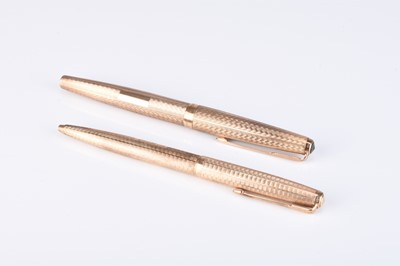 Lot 121 - Two 9ct gold Parker pens