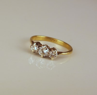 Lot 145 - A graduated three stone diamond ring