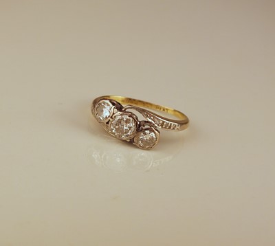 Lot 199 - A graduated three stone diamond ring