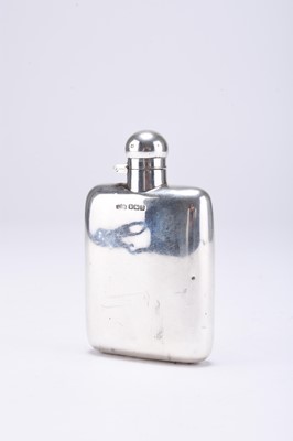 Lot 48 - An early 20th century silver hip flask