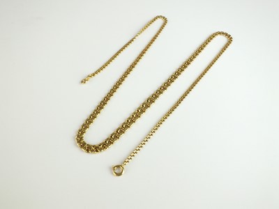 Lot 336 - A graduated yellow metal entwined link chain necklace