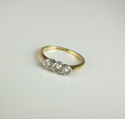 Lot 129 - A graduated three stone diamond ring