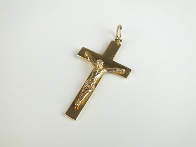 Lot 309 - A 9ct gold crucifix pendant