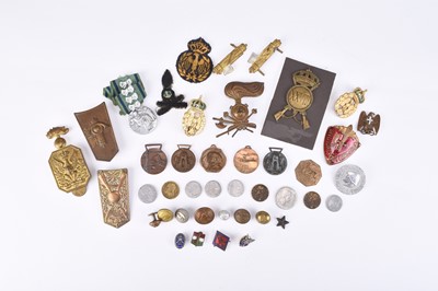 Lot 301 - A group of Italian badges, medals and buttons, circa 1930s-40s
