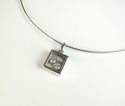 Lot 189 - A diamond set pendant on chain