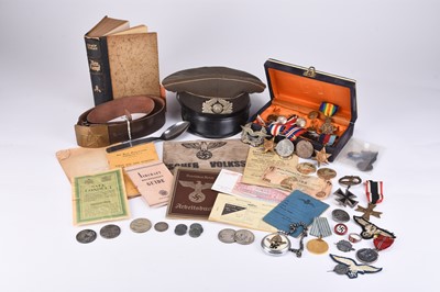 Lot 121 - Assembled group of militaria including German