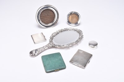 Lot 94 - A small collection of silver