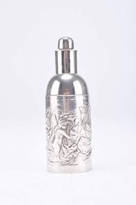 Lot 17 - An Edwardian silver mounted scent bottle by William Comyns