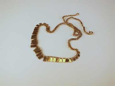 Lot 156 - A 9ct gold graduated fringe necklace