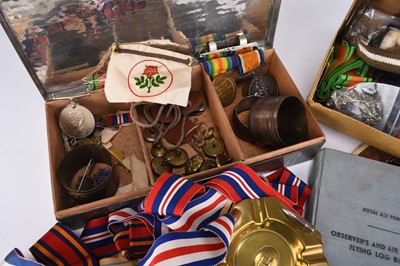 Lot 164 - An assembled collection of WW1 and WW2 militaria