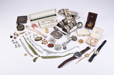 Lot 344 - A collection of various pieces of costume jewellery