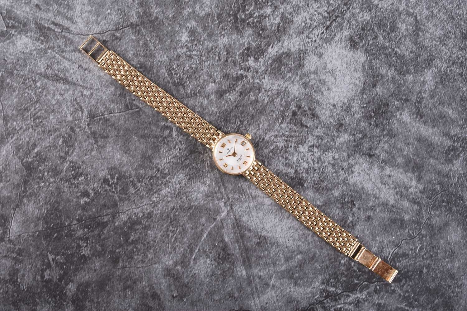 Lot 375 - Sovereign: A lady's 9ct gold bracelet watch